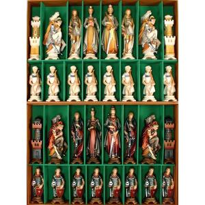 Königliches Schach geschnitzt mit Kassette