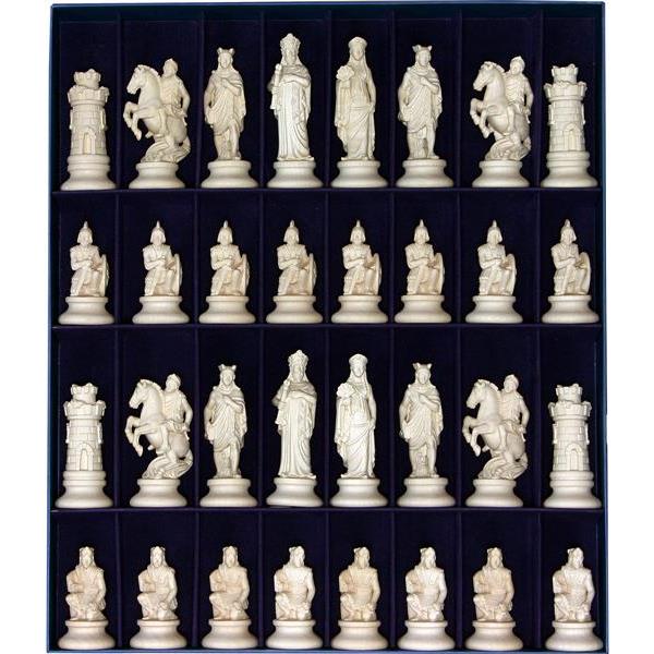 Verona wood-carved chess set with box - natural Wood carving in natural wood, without any surface treatment