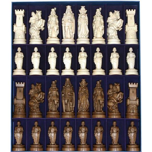 Knight's wood carved chess n.2 with box - hued Wood carving brown stained and polished with colorless wax
